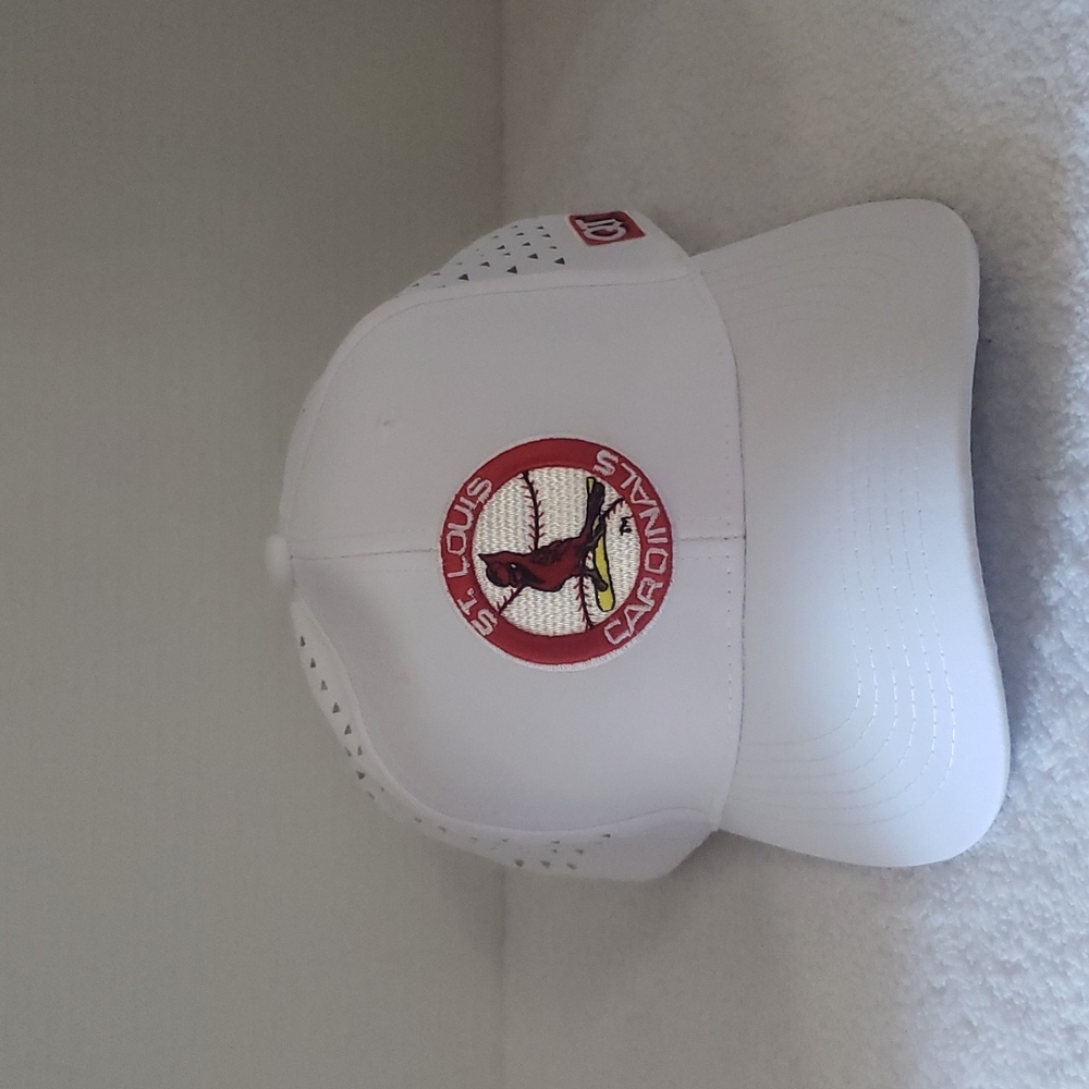 MLB | Men's NWOT Baseball Cap for the St. Louis Cardinals